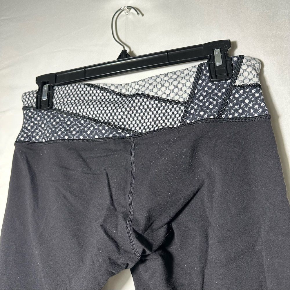 Lululemon Athletica Black Leggings with White Patterned Waistband Size 8 - Picture 6 of 7